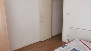 3 bedrooms, bed sheets