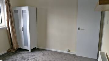 3 bedrooms, bed sheets