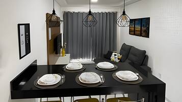 Basic Apartment | Dining