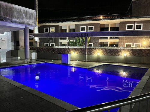 Condomínio com Piscina á 500m da Praia
