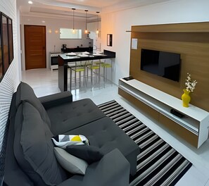 Basic Apartment | Living area - Condomínio com Piscina á 500m da Praia (Porto Seguro)