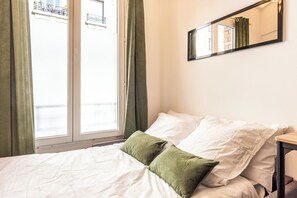 1 bedroom, iron/ironing board, WiFi, bed sheets - Elegant loft-style studio with AC Near Metro PARIS (Paris)