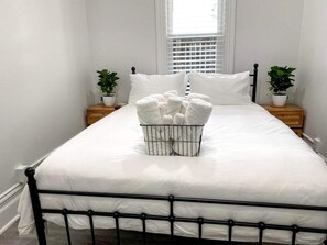 2 bedrooms, iron/ironing board, free WiFi, bed sheets - Clean, Downtown Boulder Luxury. ⛰ (Boulder)