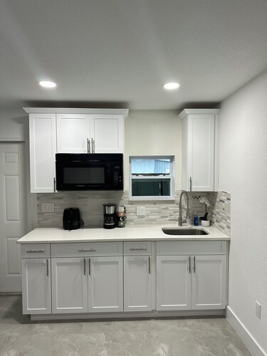 Charming Studio Apartment at Lake Worth Beach!