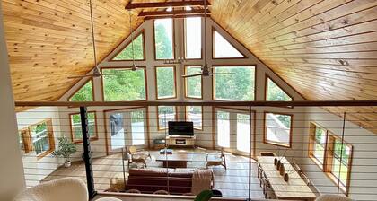 Luxury A-Frame Cabin, Sleeps 12, Cedar Hot Tub, Game Room, Fishing Pond, Views