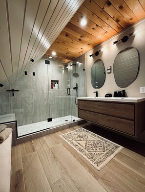 Dusche, Haartrockner, Bidet, Handtücher