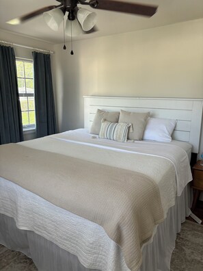 2 chambres, fer et planche à repasser, Wi-Fi, draps fournis