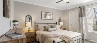Stylish & Cozy 3 Bedroom – Convenient Location – Sleeps 7! Longer Stays Welcome!