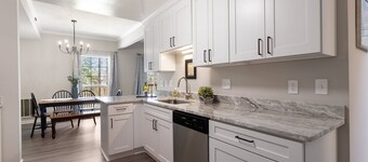 Stylish & Cozy 3 Bedroom – Convenient Location – Sleeps 7! Longer Stays Welcome!