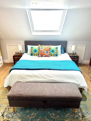 5 bedrooms, iron/ironing board, WiFi, bed sheets