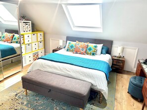 5 bedrooms, iron/ironing board, WiFi, bed sheets
