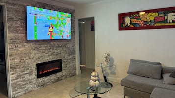 Smart TV, fireplace