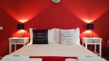 Superior Studio Suite, City View | Laptop workspace, soundproofing, free WiFi