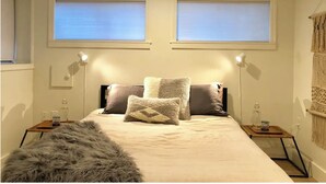 1 bedroom, iron/ironing board, free WiFi, bed sheets - Close-in Private Getaway in the trees of Portland (Portland)