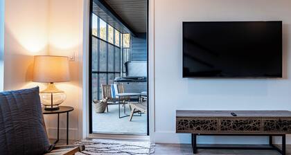 Drop In Condo by Revelstoke Vacations