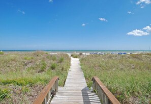 Beach nearby - Sea Cloisters 201d (North Myrtle Beach)
