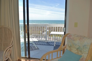 Condo, várias camas, acesso à piscina, vista para o oceano (Sea Cloisters 302B) | Área de estar