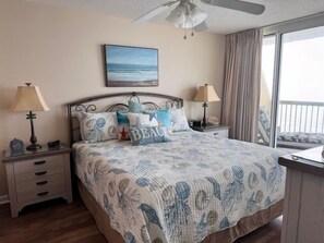 Condo, varias camas, hidromasaje, vista al océano (Sunrise Pointe 11F) | 3 habitaciones, decoración personalizada y muebles diferentes 