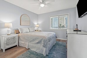 Apartment, Mehrere Betten, Poolzugang, Meerblick (Sea Cloisters 205D) | 3 Schlafzimmer, individuell dekoriert, individuell eingerichtet