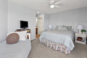 Huoneisto, useita sänkyjä, parveke, näköala puutarhaan (Tilghman Lakes D4) | 2 makuuhuonetta, yksilöllisesti sisustettu, yksilöllisesti kalustettu