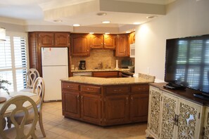 Appart'hôtel, plusieurs lits, patio (Tilghman Lakes H1) | Cuisine privée