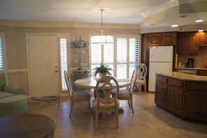 3 bedrooms, individually decorated, individually furnished, bed sheets - Tilghman Lakes H1 (North Myrtle Beach)