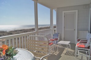 コンドミニアム ベッド (複数台) プールアクセス オーシャンビュー (Sea Cloisters 204C) | 部屋からの景観