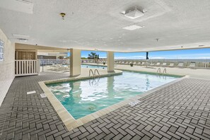 Una piscina techada