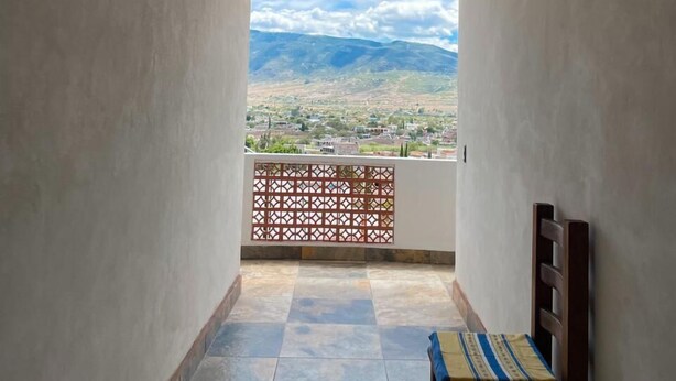 A corridor with a view of a mountainous landscape through a window. - Hotel Yubazuu Mitla (San Pablo Villa de Mitla)