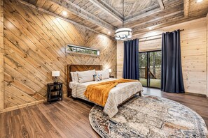 5 bedrooms, iron/ironing board, travel cot, free WiFi - 5BR Cabin | Ping Pong, Pool Table, Arcade, Playset (Broken Bow)