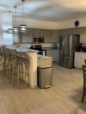 Private kitchen - NEW 3-bedroom Home Short term Rental in Mohave Valley near golf courses. (Mohave Valley)
