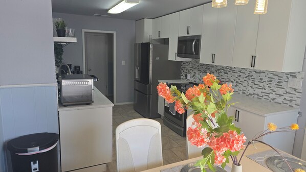 Mikroaaltouuni, uuni, liesi, astianpesukone