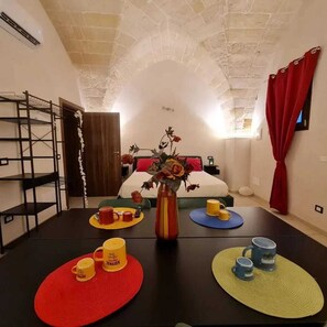 1 bedroom, desk, free WiFi, bed sheets