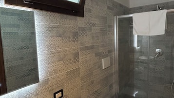 Whirlpool, Haartrockner, Bidet, Handtücher