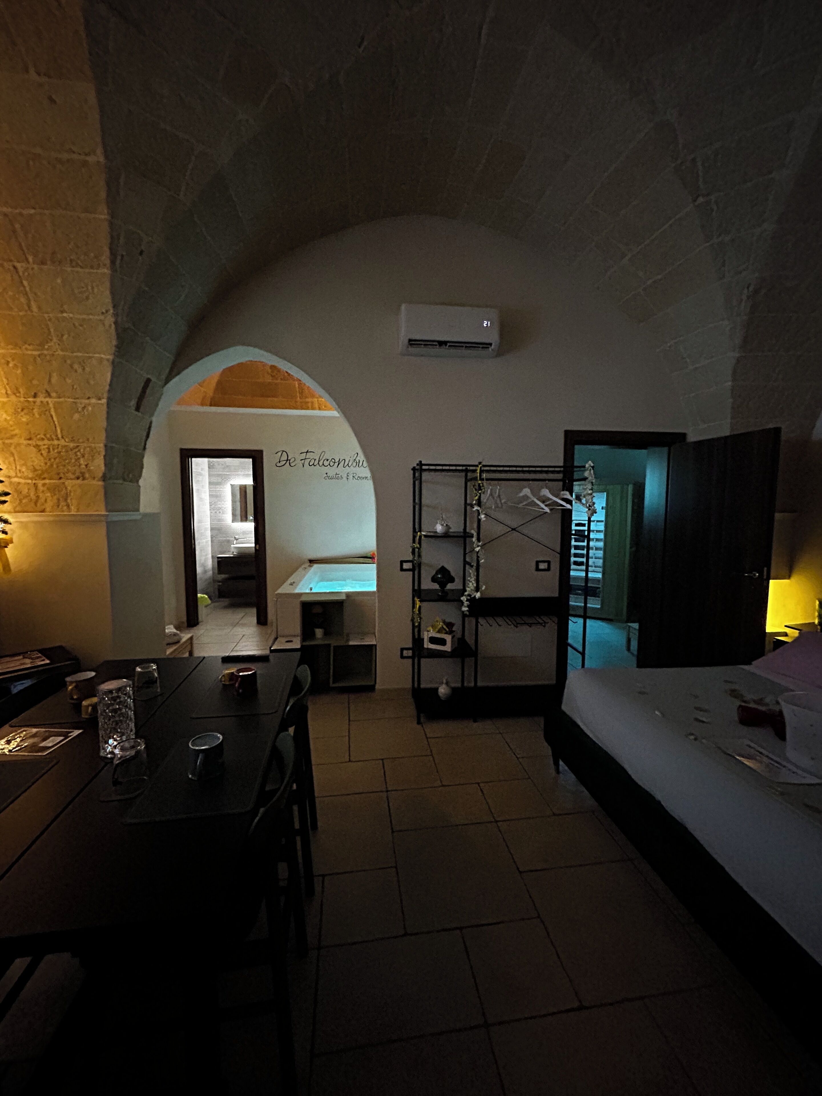 1 bedroom, desk, free WiFi, bed sheets