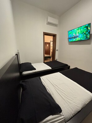 1 bedroom, desk, free WiFi, bed sheets