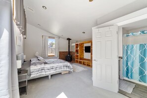 3 bedrooms, WiFi, bed sheets