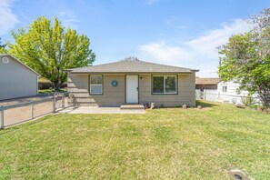 Exterior - Bright & Cozy Home (Kennewick)