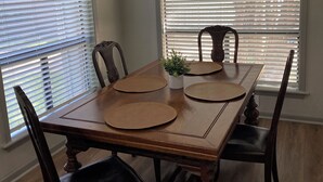 Dining - Cul-de-Sac Dream (College Station)