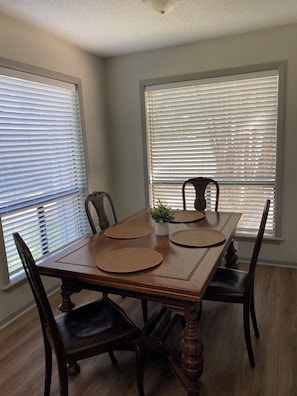 Dining - Cul-de-Sac Dream (College Station)