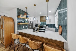 Microones, forn, placa de cuina i rentaplats 