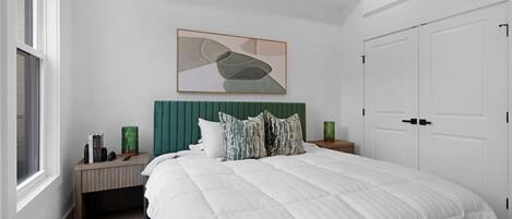 4 bedrooms, desk, iron/ironing board, travel crib