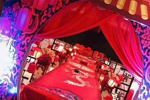 A banquet hall with a red tablecloth, floral centerpieces, and traditional Chinese lanterns. - Xinchunlan International Hotel (Xining)