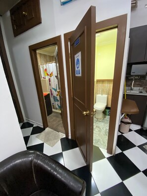 Dusche, Handtücher, Toilettenpapier