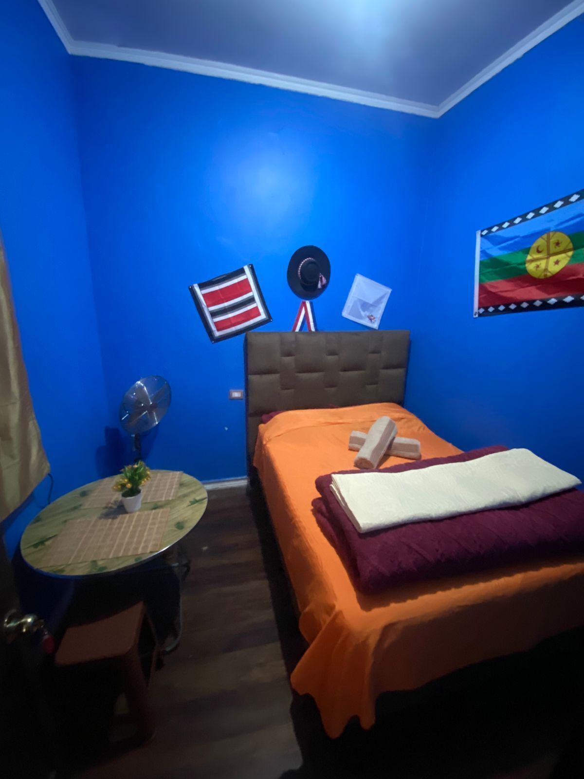 Comfort Double Room, Courtyard View | Peralatan tempat tidur hipoalergenik, dihias secara berasingan, meja 