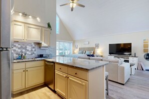 Frigorífic, microones, forn i placa de cuina 