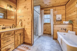 Hair dryer, towels, soap, shampoo - New Listing Discount! Modern. Arcade Games. Ping Pong.Jacuzzi. Fire.King Beds (Epworth)