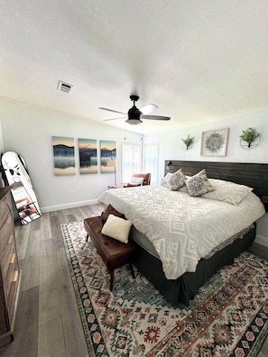 3 bedrooms, in-room safe, iron/ironing board, WiFi