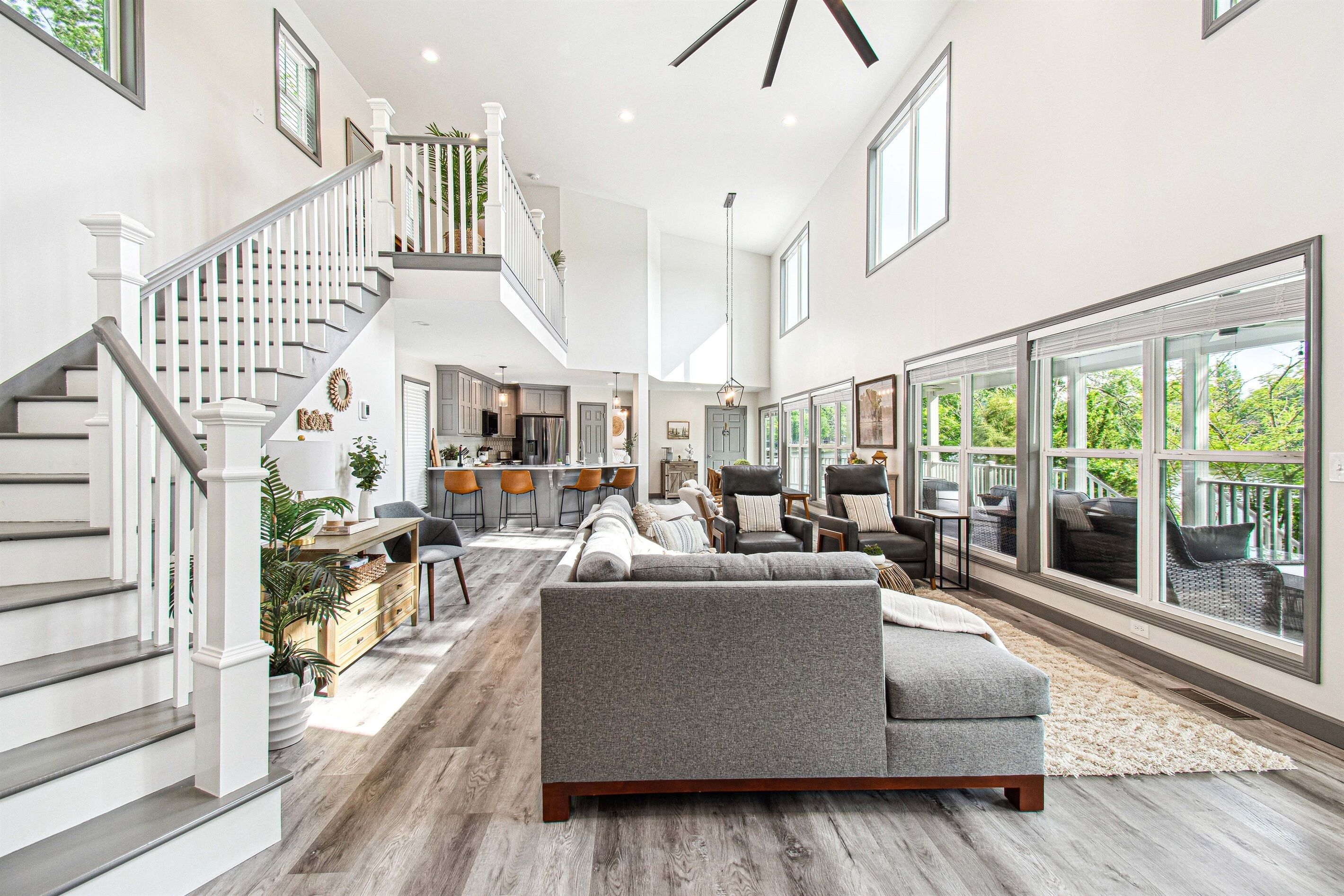 TV connectée, cheminée, jeux vidéo, lecteur de DVD