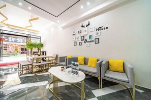 Lobby - Yangshuo West Street Jiahe Holiday Hotel (Longtoushan Wharf Branch) (Yangshuo)